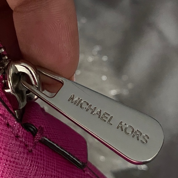 Fuchsia MK Bag Used only a few times - Picture 3 of 8